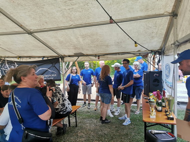 Schnappschsse und Impressionen
im Festzelt bei Gemtlichkeit, 
sowie der Preisverleihung.

Snapshots and impressions
in the marquee with a cosy atmosphere, 
and the award ceremony.

Instantans et impressions
sous le chapiteau lors de la convivialit, 
ainsi que la remise des prix.